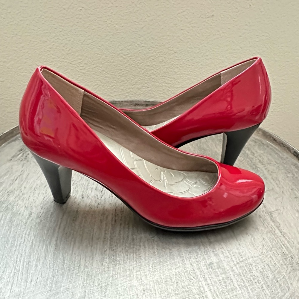 Giani Bernini Red Patent Vegan Leather Round Toe Heels Size 7M